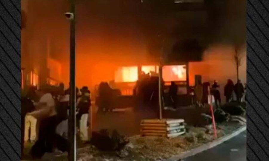 Resorti ishte i mbushur me turistë – shpërthim në një bar në Zvicër, vendi do të priste Kupën Botërore të skive