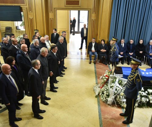 Zyrtarët e LDK-së, pa Lumir Abdixhikun në homazhe për Nexhat Dacin