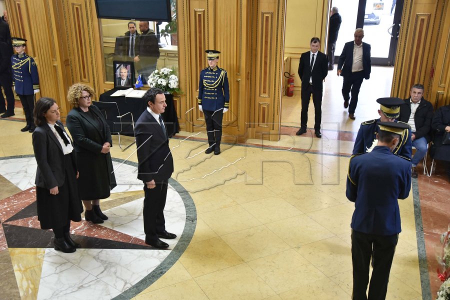 Kurti me Rizvanollin e Hajdarin bëjnë homazhe për Dacin