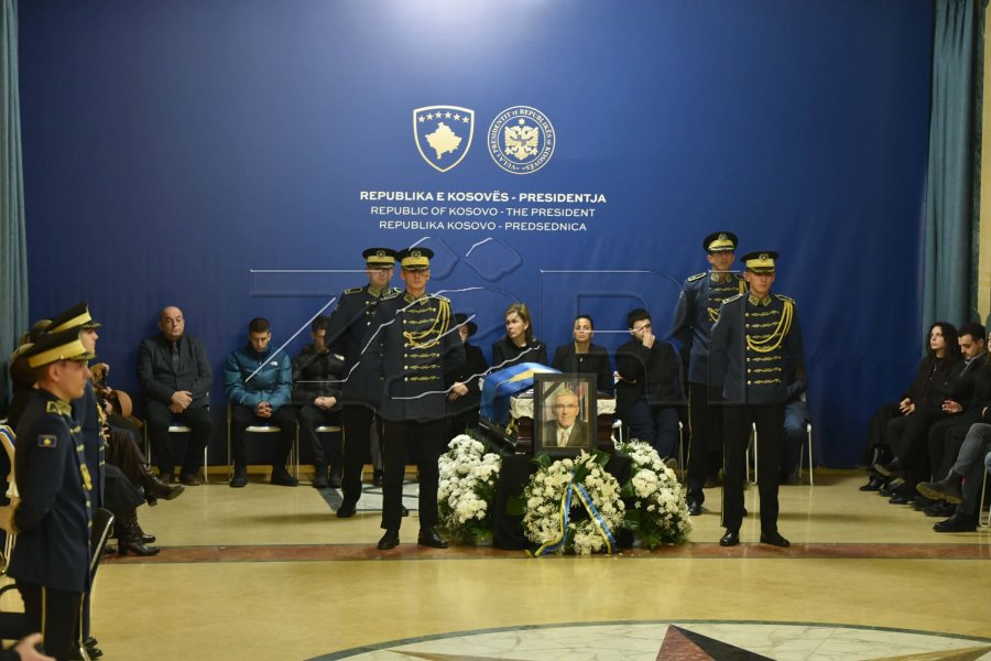 Fillojnë homazhet në Kuvend për ish-kryekuvendarin e Kosovës, Nexhat Daci