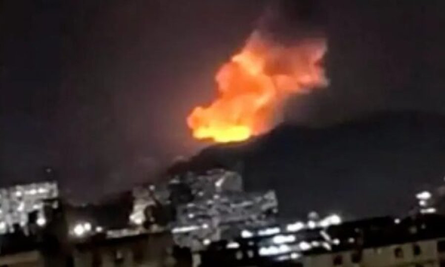 Dëgjohen shpërthime në kryeqytetin e Venezuelës, njerëzit të alarmuar dalin në rrugë