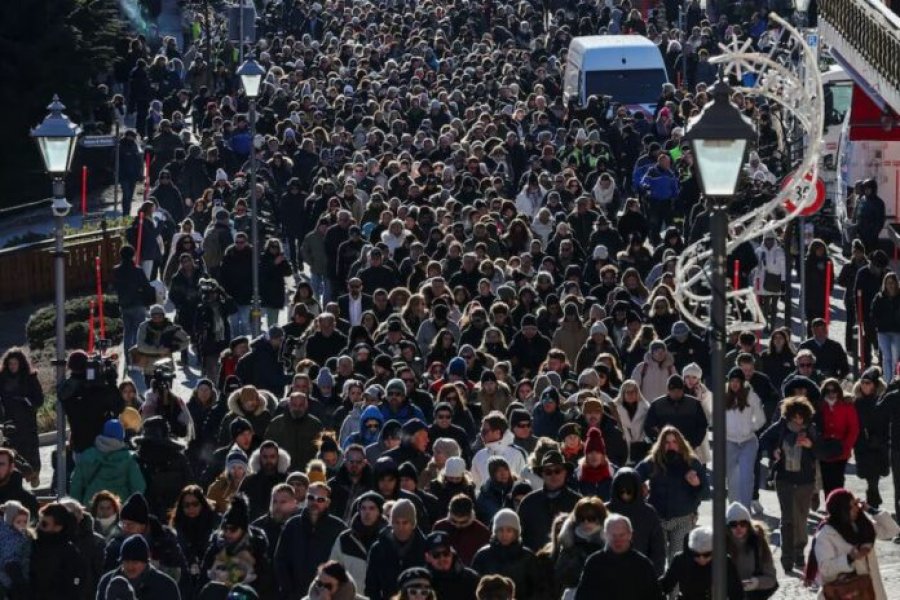Tragjedia në Crans-Montana, mijëra njerëz shkojnë për ngushëllime