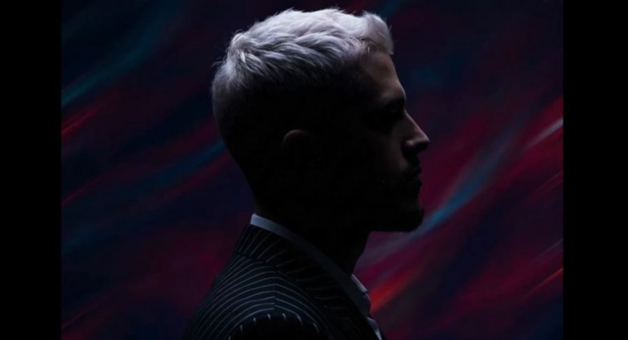 Bardhi publikon pesë këngë nga albumi i tij i ri  Terapi   video 