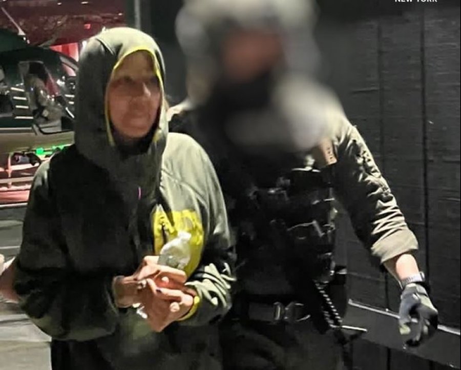 Publikohen fotografi të reja të Maduros  dhe gruas së tij gjatë transferimit në SHBA