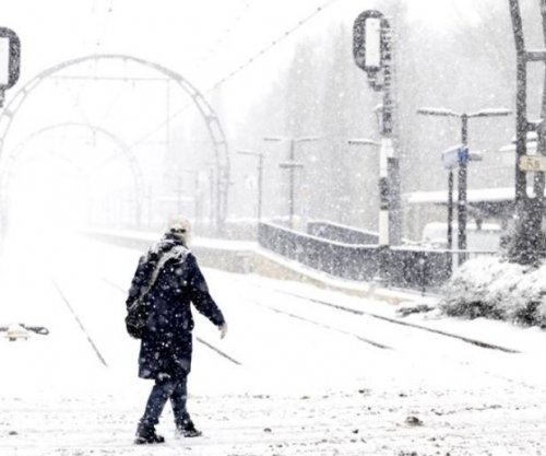 Bora bllokon Holandën: Anulohen 500 fluturime, trenat nuk funksionojnë