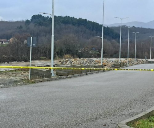 Prurjet e lumit Erenik bllokojnë disa rrugë në Gjakovë