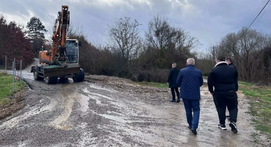 Vërshime e rrëshqitje dheu në Klinë, Elezaj në terren