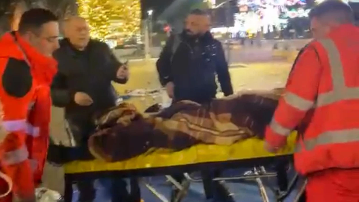 I ra bombola e gazit lotsjellës në kokë  momenti kur Lapaj mbërrin në Spitalin e Traumës