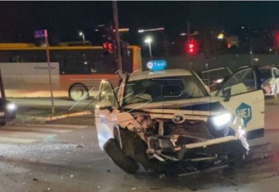 Aksident trafiku në Prishtinë   Vetura e Policisë përplaset me Radio Taksin  disa të lënduar