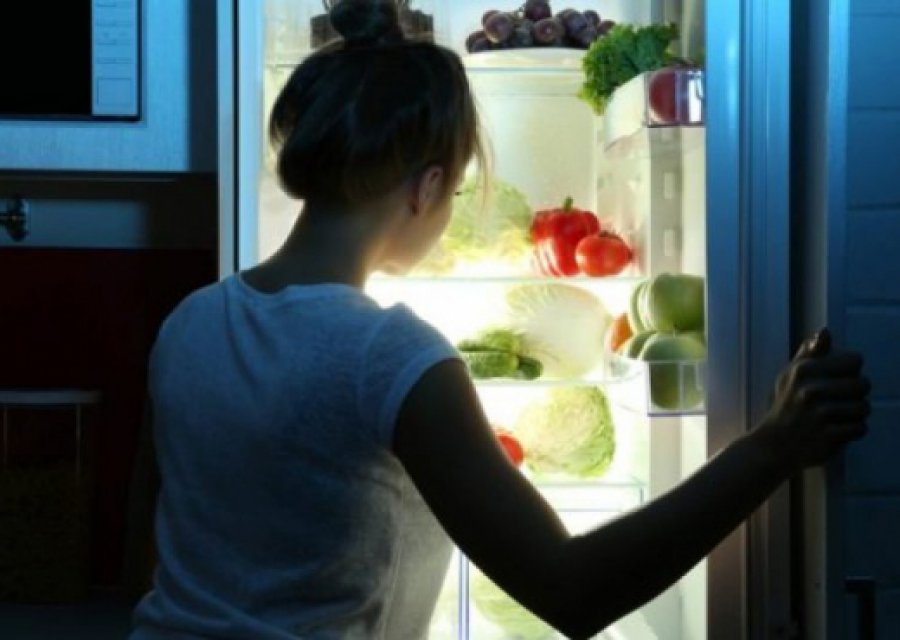 Ushqimet që nuk duhet t’i konsumoni në mbrëmje