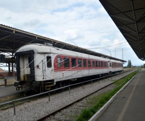 Aksident në Fushë-Kosovë, treni godet një veturë [foto]