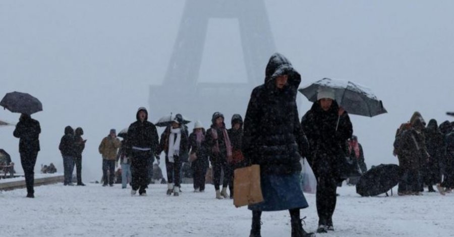 Bllokim trafiku nga dëbora në Paris, raportohet për pesë të vdekur