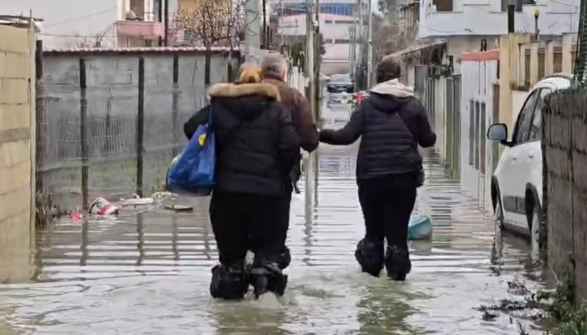 Përmbytjet në Durrës, 800 banesa të përmbytura, mbi 300 persona të evakuuar