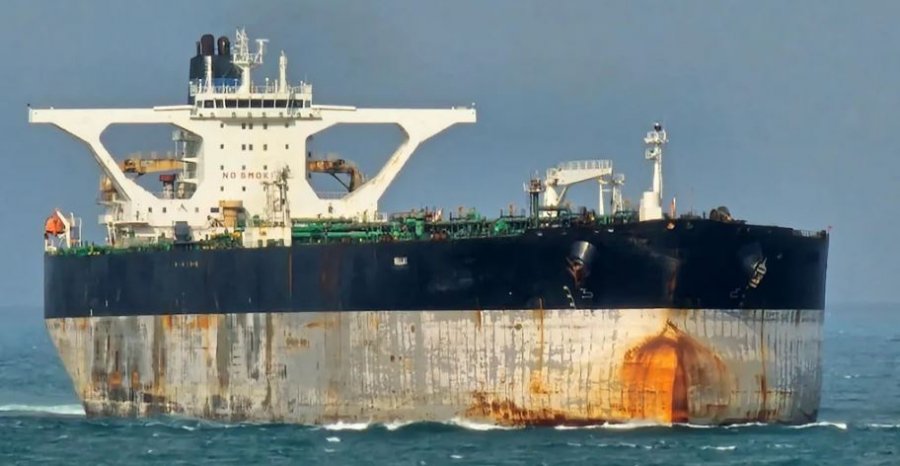 Rusia dërgon anije luftarake për të mbrojtur një cisternë nafte të ndjekur nga forcat amerikane