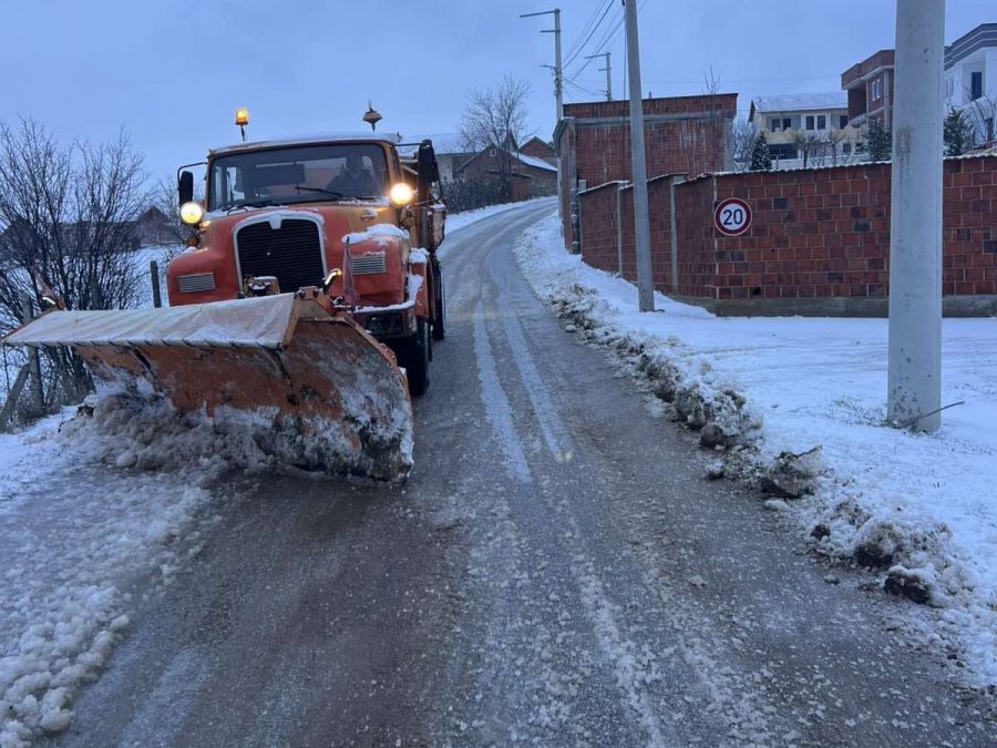 Komuna e Drenasit jep detaje për gjendjen e rrugëve, pas reshjeve të borës