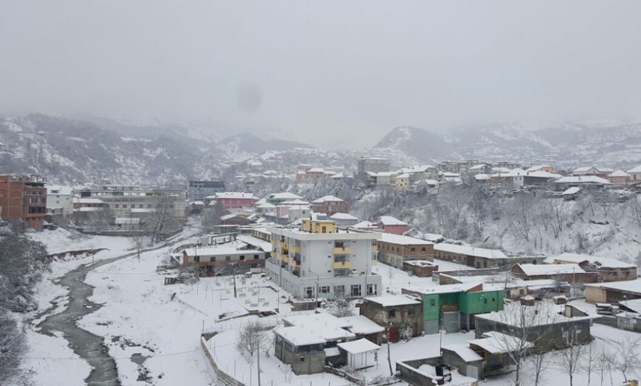 Lëshohet urdhër evakuimi për banorët e Fierit