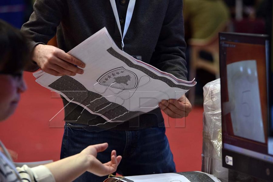 Mbyllet numërimi i votave me postë të mbërritura në Kosovë, mbi 3 mijë pako ende jashtë vendit