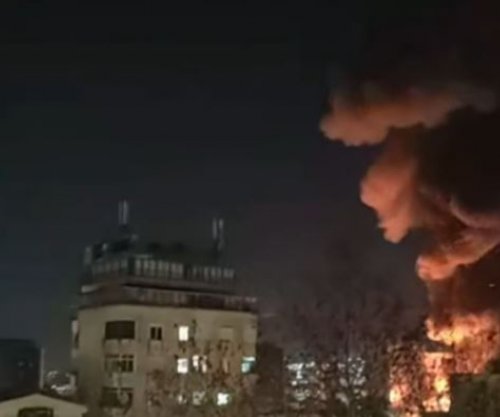 Përfshihet nga zjarri tregu i rrobave të përdorura në Tiranë