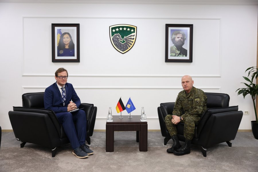 Komandanti i FSK së takohet me të ngarkuarin me punë të Ambasadës së Gjermanisë në Kosovë