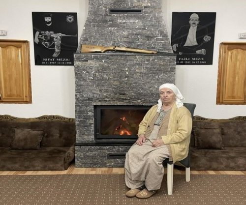 Vdes Shukrije Kastrati Mëziu, nëna e dëshmorit Rifat Mëziu