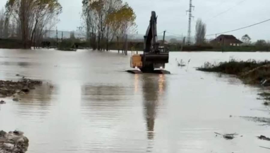 Situatë e rënduar në Shqipëri, 851 të evakuuar në Durrës, përmbytje tokash në disa qarqe