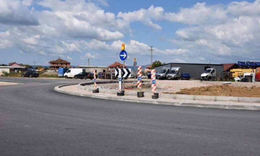 Bllokohet përkohësisht qarkullimi në një segment të rrugës nacionale Ferizaj–Prishtinë për shkak të vërshimeve