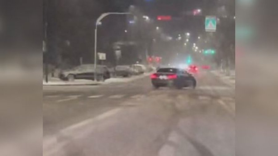 Bënte manovra të rrezikshme me veturë në Prishtinë  Policia e gjobit me 150 euro