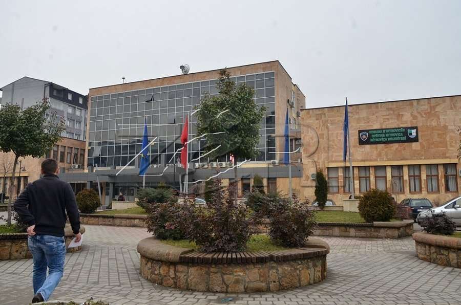 Komuna e Mitrovicës thërret mbledhje urgjente në orën 21:30