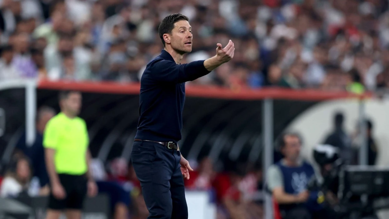  Shkarkojeni   tifozët e Real Madridit shpërthejnë në kritika për Xabi Alonson pas humbjes nga Barcelona