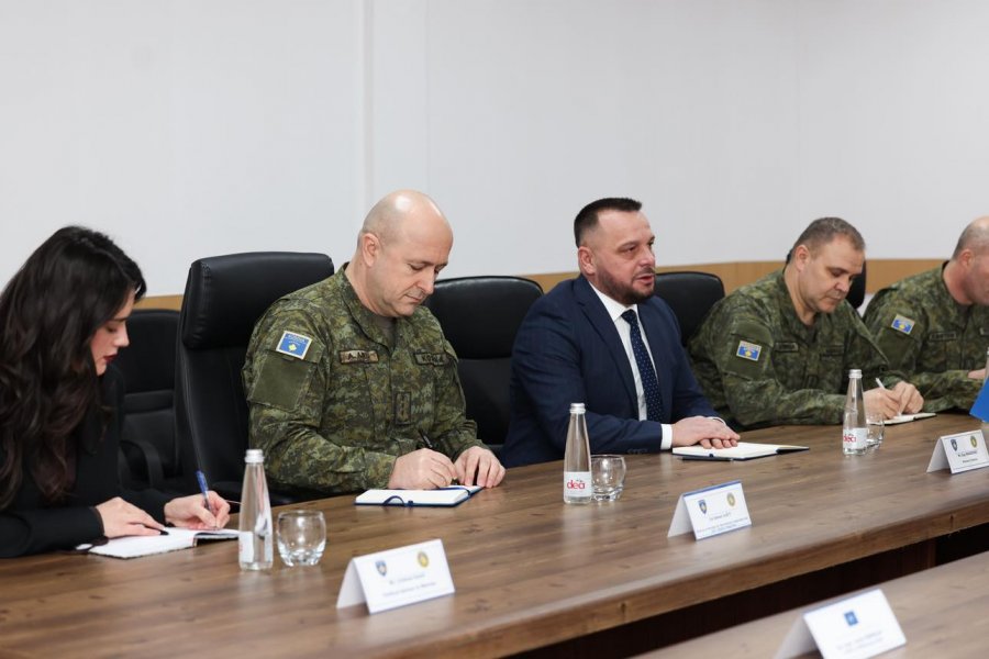 Maqedonci takon zyrtarë të NATO-s, diskutohen siguria rajonale dhe zhvillimi i FSK-së