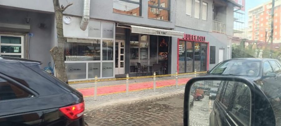 Policia jep detaje për incidentin në Klinë, ku dy persona u therën me thikë - i treti në arrati