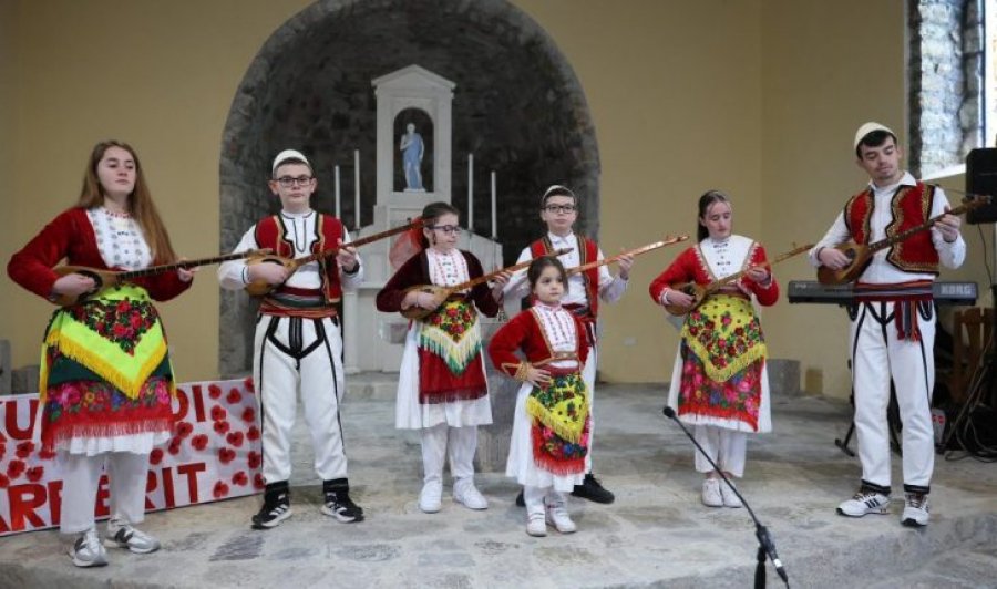 Kuvendi i Arbrit  mbrojtësi i identitetit  gjuhës dhe trashëgimisë kulturore shqiptare