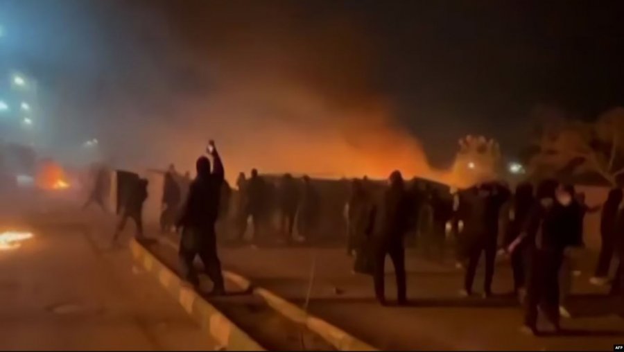 Të paktën 2 403 të vdekur në protestat në Iran  thotë grupi për të drejtat e njeriut
