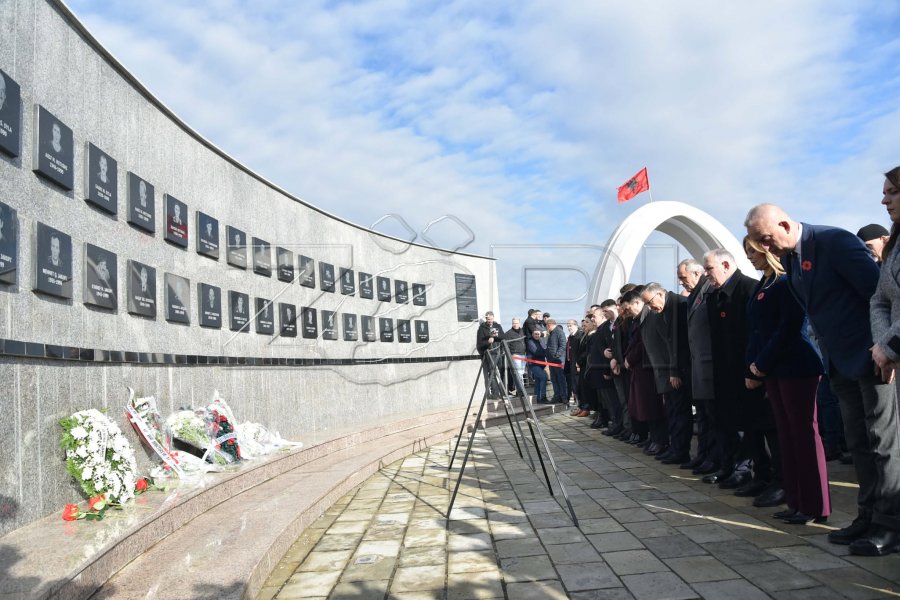 Hamza nderon viktimat e masakrës së Reçakut: Lirinë e gëzojmë falë sakrificës dhe gjakut të të rënëve 