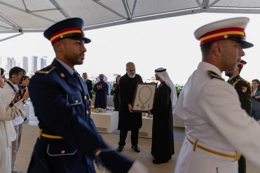 Rama në Emiratet e Bashkuara, publikon fotografi nga takimet atje