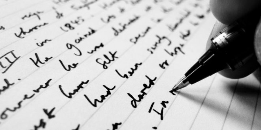 shkrimi-me-dore-kandidature-per-unesco-ushtrim-per-trurin-arme-kunder-lodhjes-digjitale