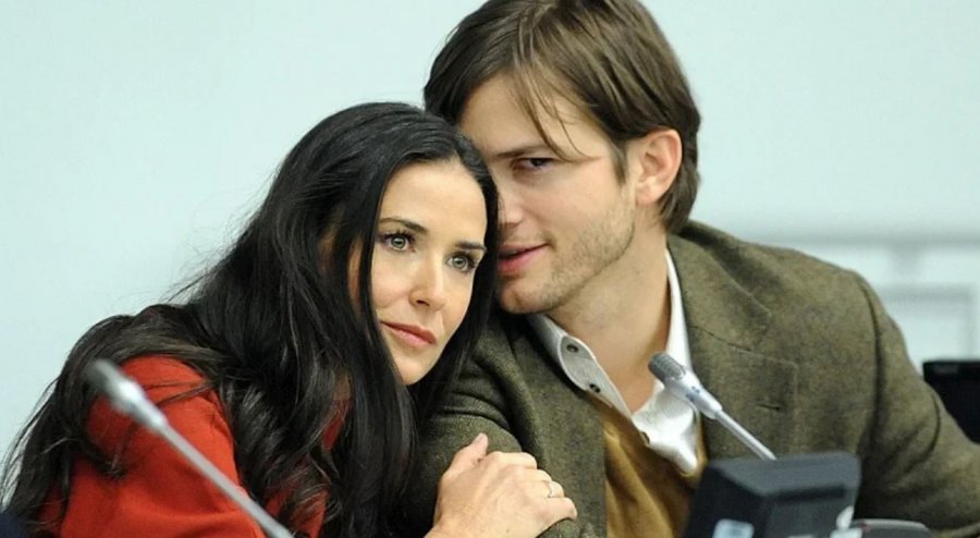 Ashton Kutcher 13 vjet pas divorcit nga Demi Moore  Jam shumë krenar për të  video 