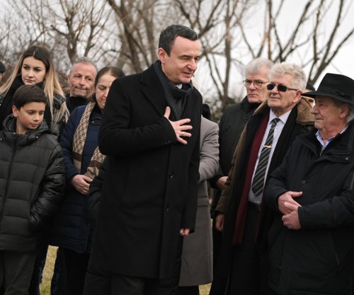 Kurti bën homazhe në Dubovik në 45-vjetorin e vrasjes së Jusuf e Bardhosh Gërvallës dhe Kadri Zekës