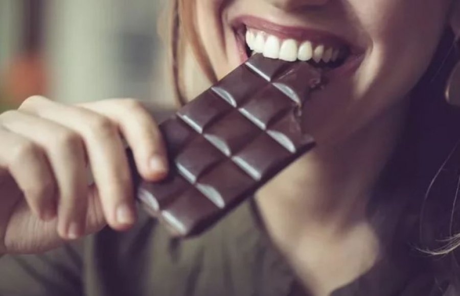 Konsumimi i çokollatës së zezë zvogëlon stresin dhe inflamacionin