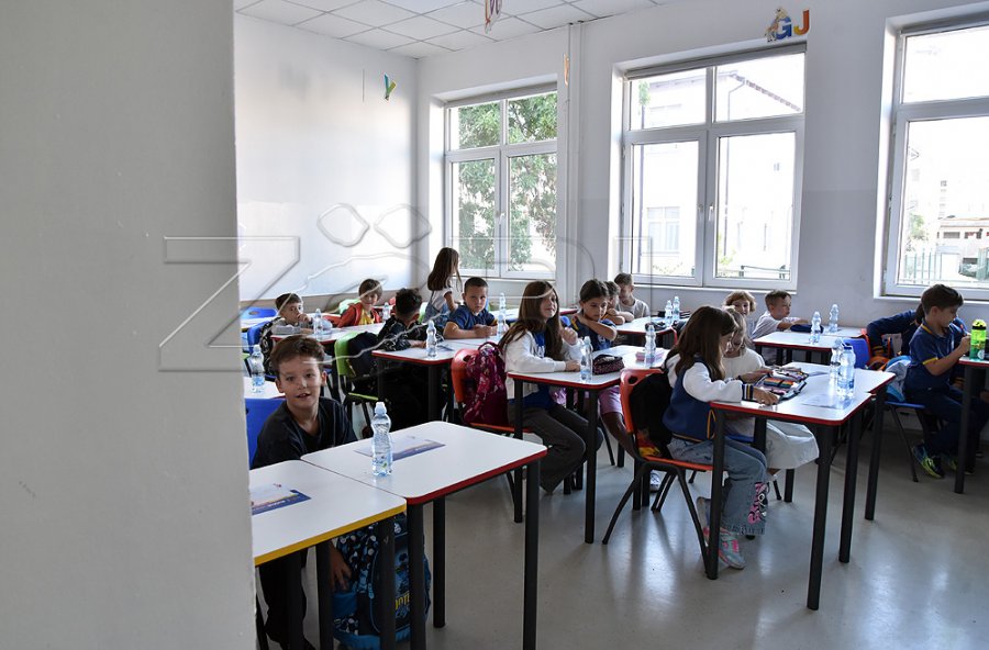 Tepricë e mësuesve  mbi 3 mijë mësimdhënës më shumë në shkollat në Kosovë