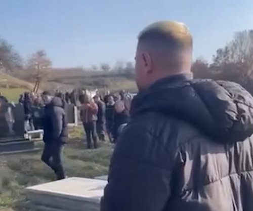 Labi merr pjesë në varrimin e gjyshit të tij, s’iu lejua komunikimi me familjarët