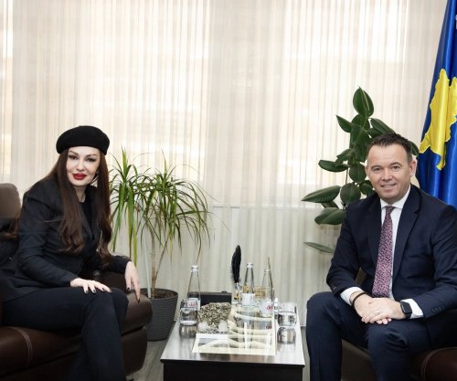 Faton Peci pret në takim Adelina Ismailin: Me kontributin e saj unik, ajo është bërë pjesë e historisë së Kosovës