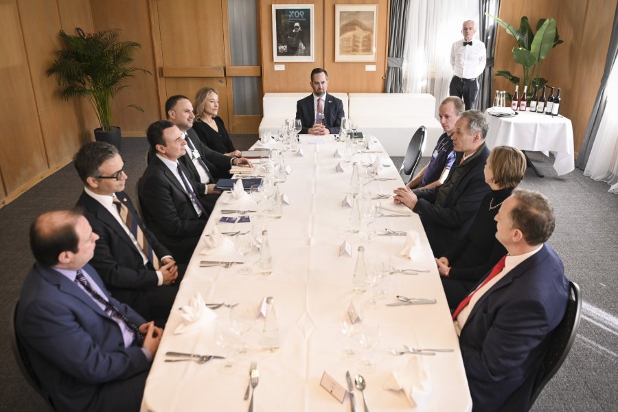 Kurti takohet në Davos me përfaqësues të Këshillit të Jashtëm për Marrëdhënie Ekonomike