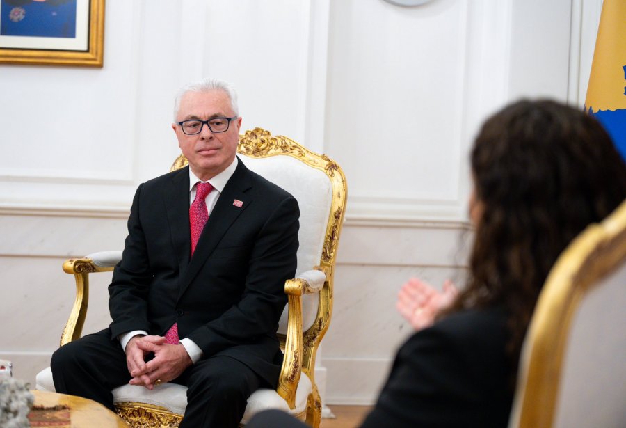 Harry Bajraktari në mbështetje të Vjosa Osmanit për një mandat të dytë: Për mua Kosova është mbi gjithçka