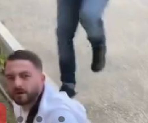 Publikohet videoja ku Lim Hoti rrihet në mes të rrugës nga reperi Finem