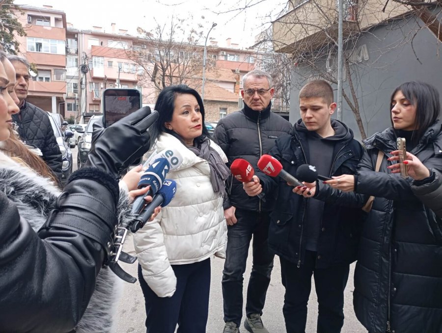 Banorët e lagjes “Qendra” në Prishtinë në hall me parkingun, ankohen se kartela për hyrje po u jepen edhe qytetarëve të tjerë