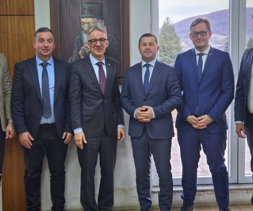 Ambasadori i Gjermanisë viziton komunat veriore, takohet me kryetarët e rinj