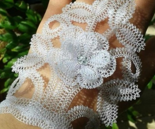 Artizanet përcjellin ndër breza qëndismat tradicionale të veriut të Shqipërisë