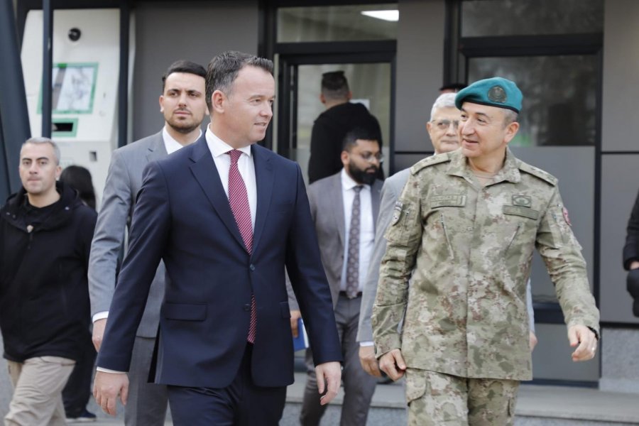 Ulutashi i shkon në vizitë Pecit