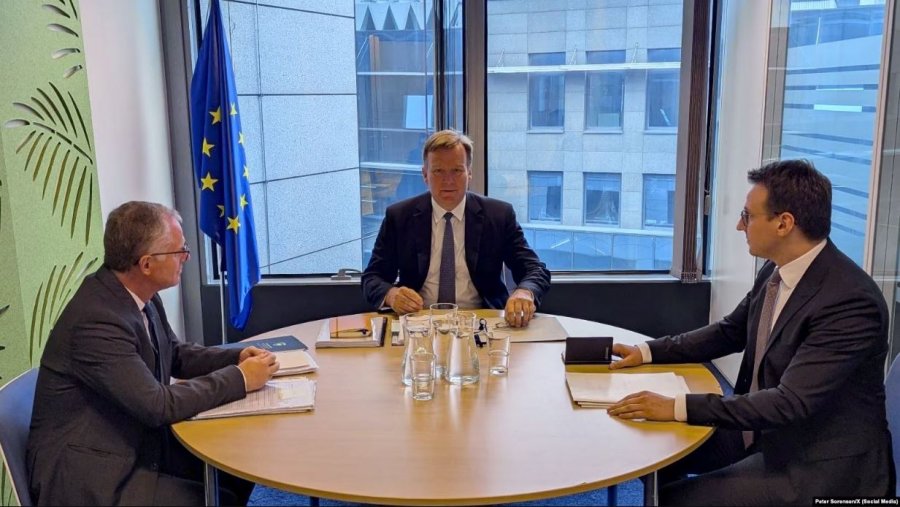 Bislimi e Petkoviqi takohen në Bruksel  diskutojnë për funksionimin e komisionit për personat e zhdukur